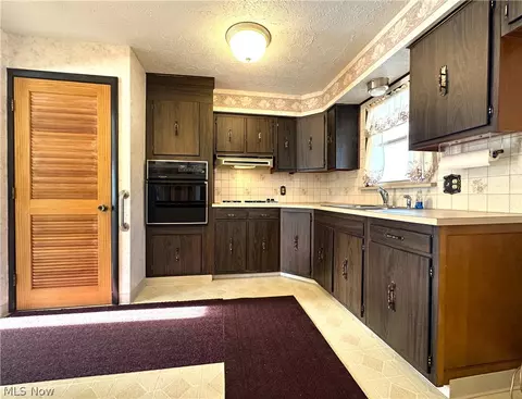 38345 Aurora Rd, Solon, OH 44139 photo 2
