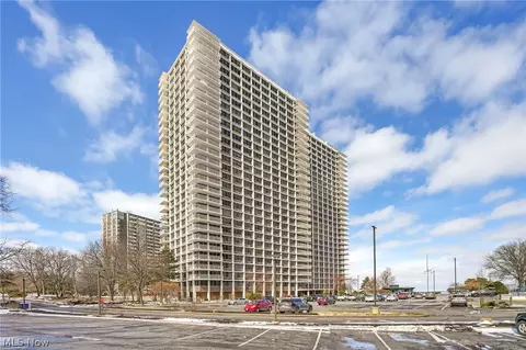 12700 Lake Ave #1107, Lakewood, OH 44107