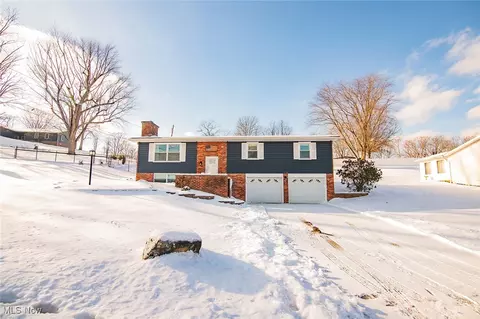 170 N Hills Dr, Parkersburg, WV 26104