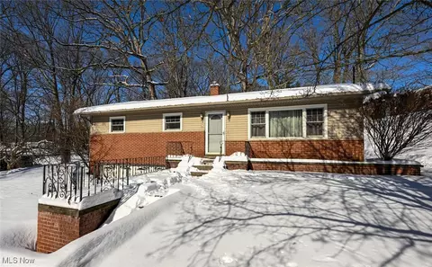 277 Lake Front Dr, Akron, OH 44319
