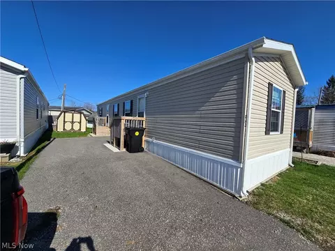 12860 Mayfield Rd, Chardon, OH 44024