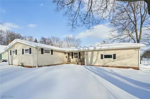 2580 Crestview Ave, Alliance, OH 44601
