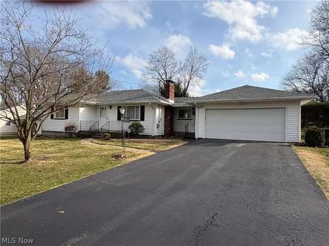 2921 Decamp Rd, Youngstown, OH 44511