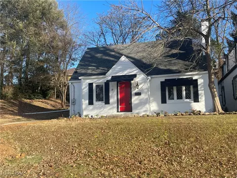 607 Hillcrest Ter, Parkersburg, WV 26101