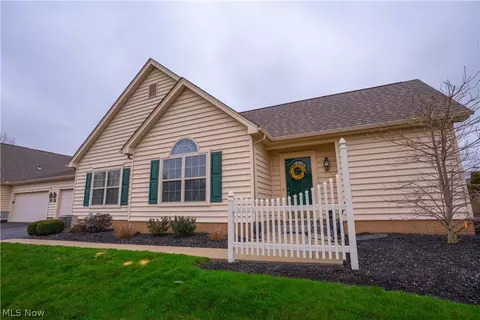 39 Village Ct, Columbiana, OH 44408
