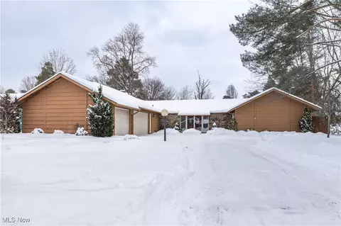 12393 Woodbriar Cir, Strongsville, OH 44136