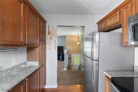 Entry Way - 1177 Moneta Ave, Aurora, OH 44202 photo 2 of 2