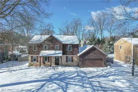 7831 Windbur Cir NW, North Canton, OH 44720
