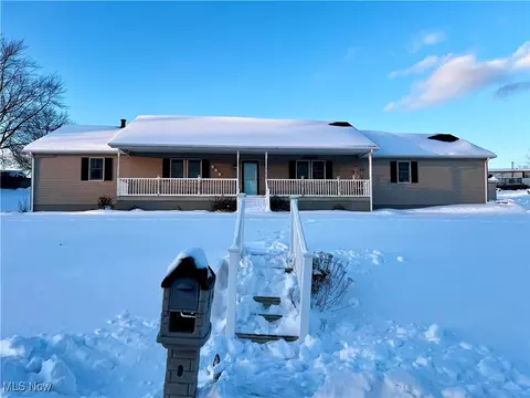 216 Benson Ln, Steubenville, OH 43952