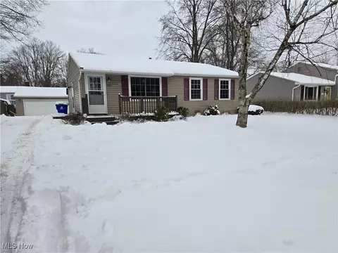 694 Summit Rd, Ravenna, OH 44266