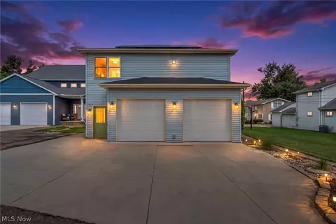 664 Pine Dr, Lake Milton, OH 44429