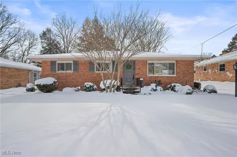 22377 Rivergate Dr, Rocky River, OH 44116
