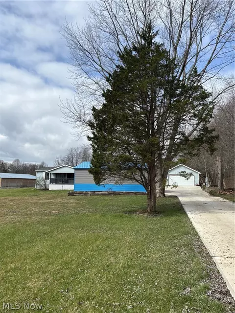 717 Bandy Rd, Deerfield, OH 44411