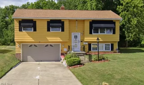 24880 Ridgeline Dr, Bedford Heights, OH 44146