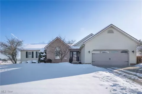789 Meadow View Dr NW, Canal Fulton, OH 44614