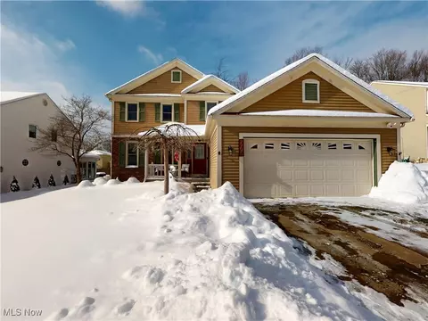 7795 Campton Cir NW, North Canton, OH 44720