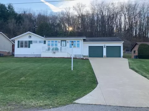 1184 Dawn Dr NE, New Philadelphia, OH 44663