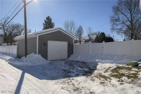 212 E 11th St, Dover, OH 44622 photo 25