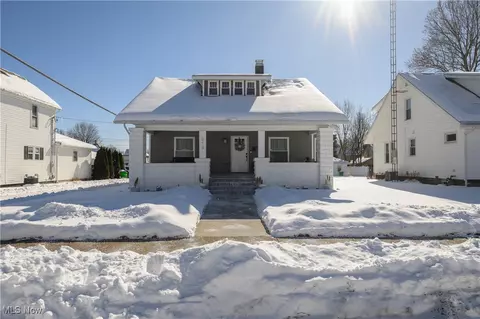 212 E 11th St, Dover, OH 44622