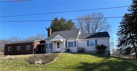 5288 Wheathill Rd, East Palestine, OH 44413