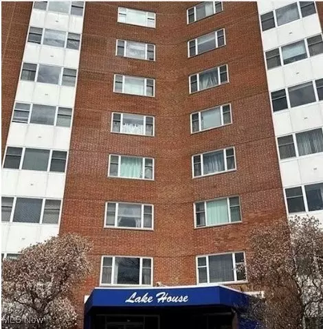 11850 Edgewater Dr #114, Lakewood, OH 44107