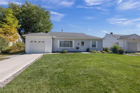 6775 Oakwood Rd, Parma Heights, OH 44130
