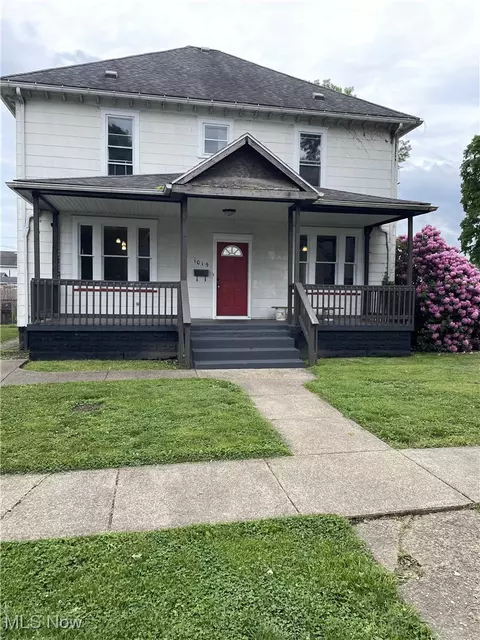 1015 Orchard St, Coshocton, OH 43812