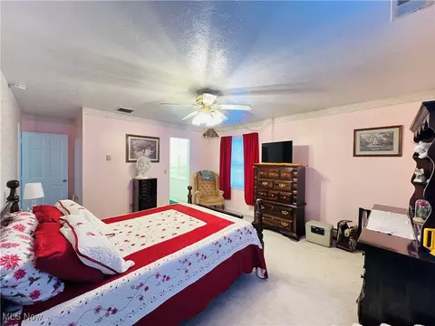 Bedroom - 5126 Chestnut Hill Dr, Ashtabula, OH 44004 photo 1 of 7