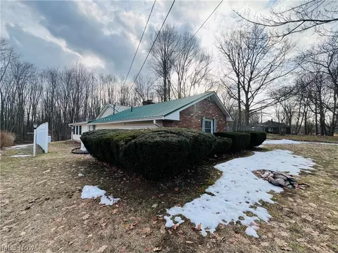 Exterior - 5126 Chestnut Hill Dr, Ashtabula, OH 44004 photo 6 of 10