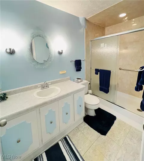 Bath - 5126 Chestnut Hill Dr, Ashtabula, OH 44004 photo 1 of 5