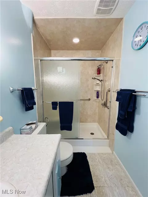 Bath - 5126 Chestnut Hill Dr, Ashtabula, OH 44004 photo 2 of 5