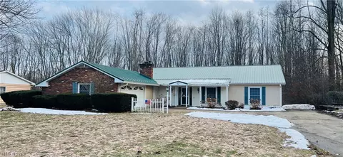 Exterior - 5126 Chestnut Hill Dr, Ashtabula, OH 44004 photo 2 of 10