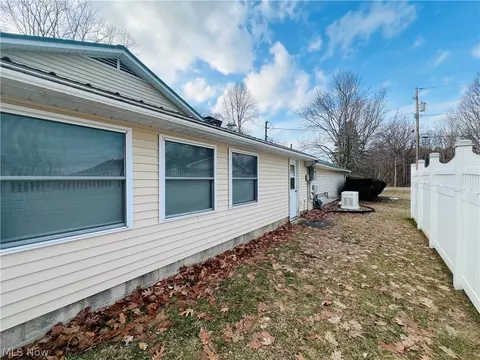 Exterior - 5126 Chestnut Hill Dr, Ashtabula, OH 44004 photo 9 of 10