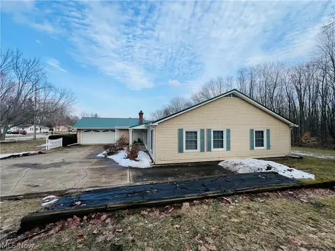 Exterior - 5126 Chestnut Hill Dr, Ashtabula, OH 44004 photo 4 of 10