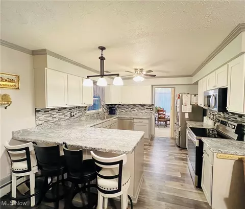 Kitchen - 5126 Chestnut Hill Dr, Ashtabula, OH 44004 photo 4 of 5