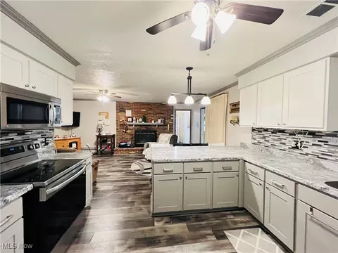 Kitchen - 5126 Chestnut Hill Dr, Ashtabula, OH 44004 photo 3 of 5