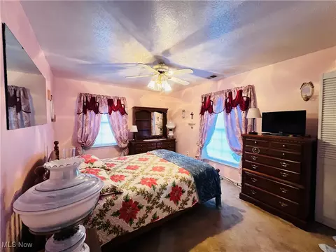 Bedroom - 5126 Chestnut Hill Dr, Ashtabula, OH 44004 photo 6 of 7