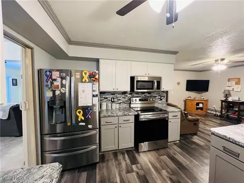 Kitchen - 5126 Chestnut Hill Dr, Ashtabula, OH 44004 photo 5 of 5