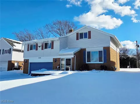5507 Hollywood Dr, Parma, OH 44129