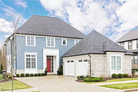 300 Woodridge Ln, Moreland Hills, OH 44022