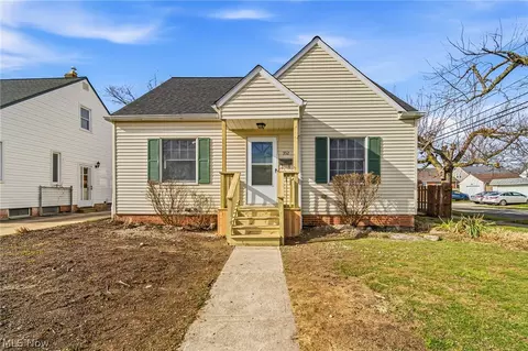 352 E 328th St, Willowick, OH 44095