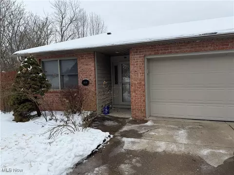 1039 Rector Rd, Vienna, WV 26105