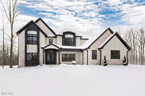 2705 Rocky Ridge Dr, Westlake, OH 44145