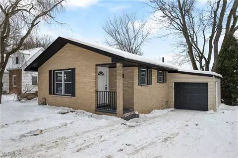 1930 48th St NW, Canton, OH 44709
