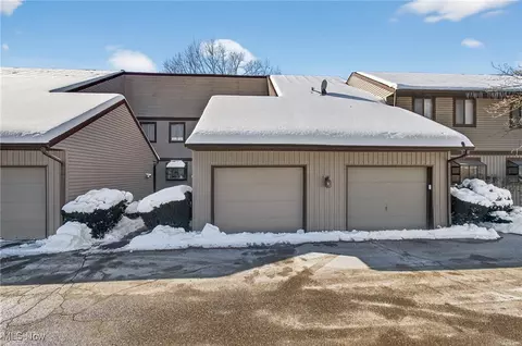 7821 Hills And Dales Rd NW #C, Massillon, OH 44646
