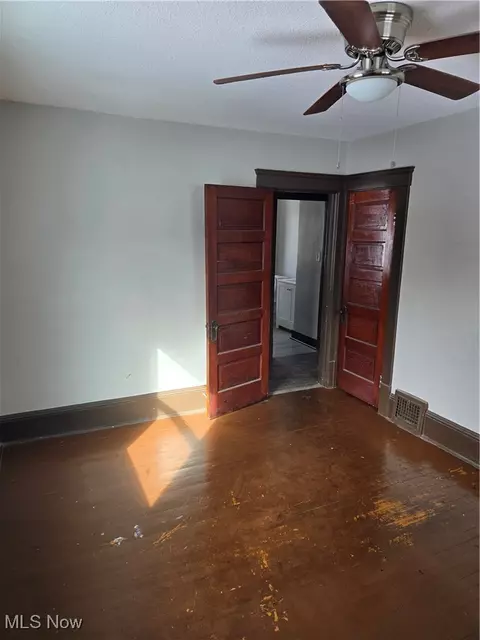 Bedroom - 14512 Granger Rd, Maple Heights, OH 44137 photo 5 of 7