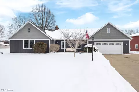 5107 Fox Ridge Dr, North Canton, OH 44720