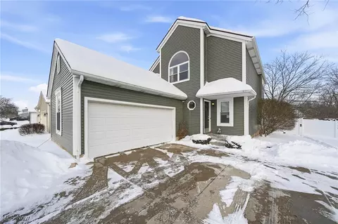 6416 Blossomwood Cir NE, Canton, OH 44721