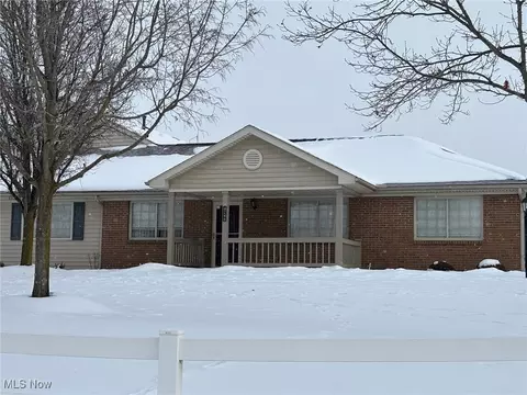 4248 E Strattford Cir, Zanesville, OH 43701
