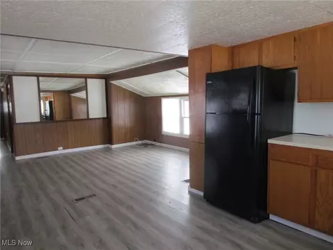 Living - 183 E 1626 E 51st St, Ashtabula, OH 44004 photo 1 of 5